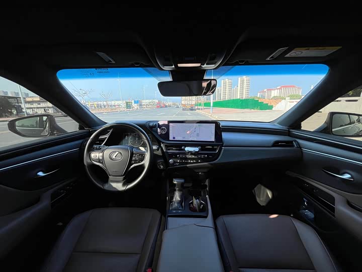 Фото 3 - Lexus ES