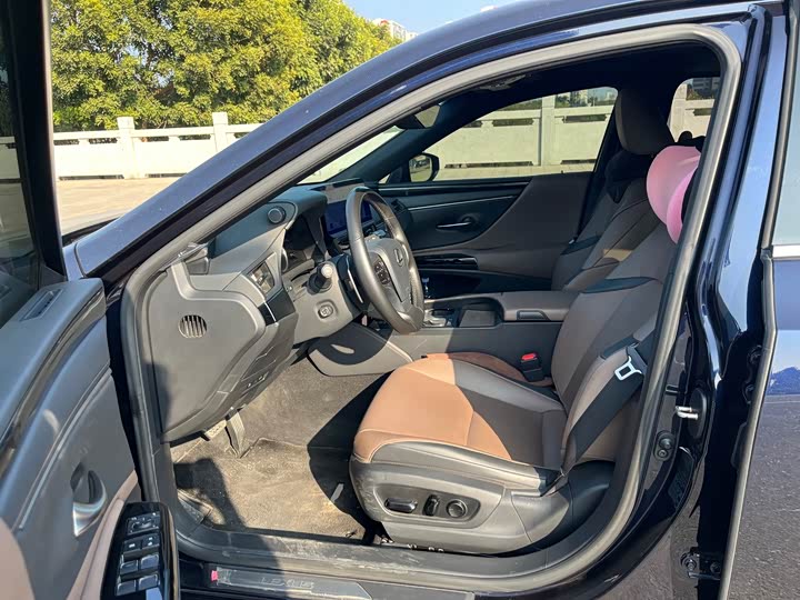 Фото 4 - Lexus ES