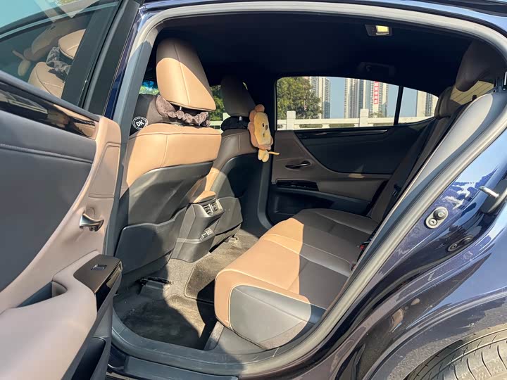 Фото 5 - Lexus ES