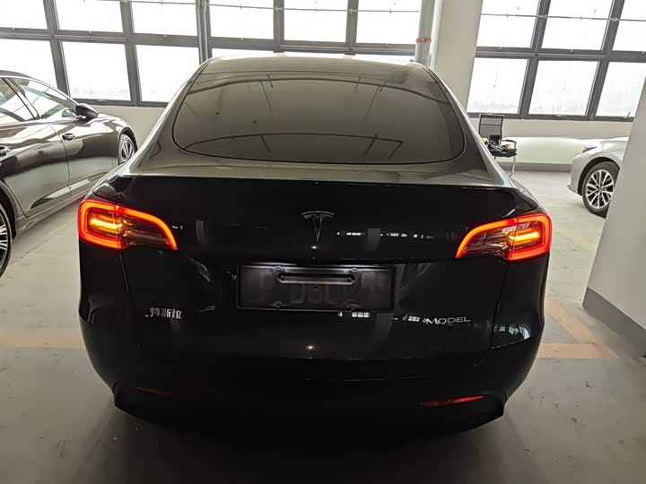 Фото 6 - Tesla Model Y