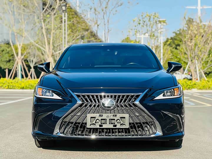 Фото 2 - Lexus ES