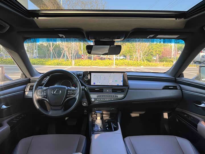 Фото 4 - Lexus ES