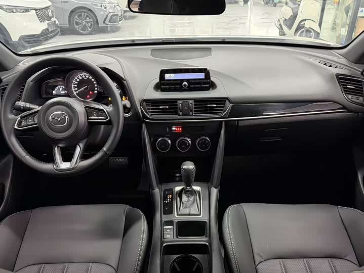 Фото 6 - Mazda CX-4