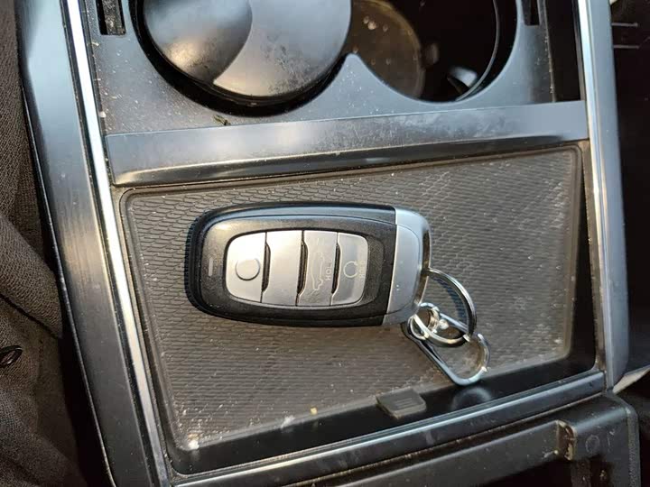 Фото 9 - Hongqi H5