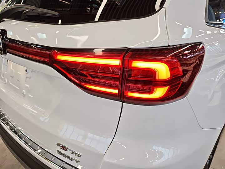 Фото 8 - Changan CS75