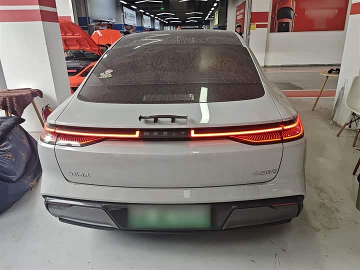 Фото 6 - Geely Galaxy E8