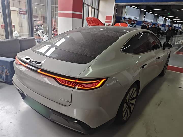 Фото 7 - Geely Galaxy E8