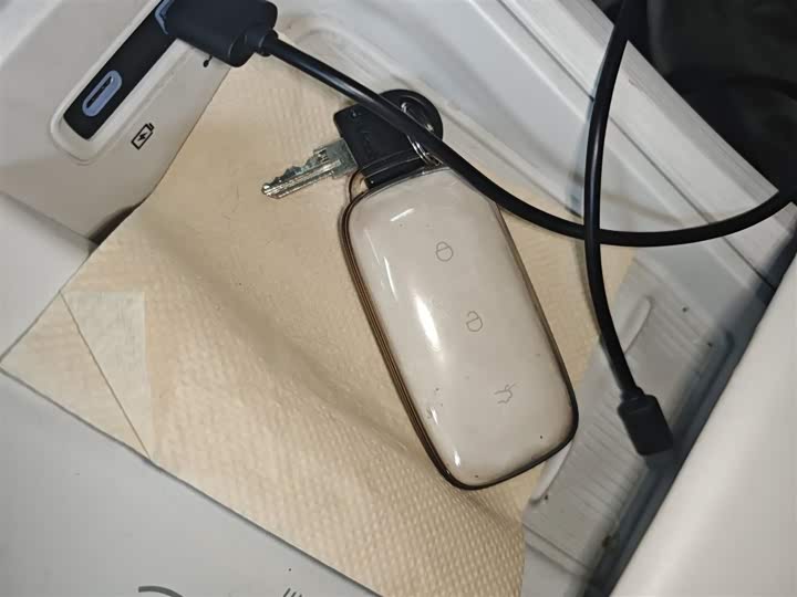 Фото 9 - Geely Galaxy E8