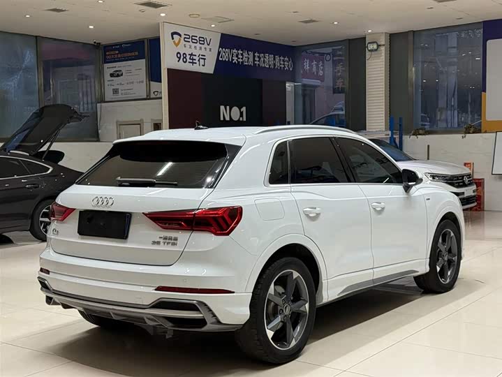 Фото 6 - Audi Q3