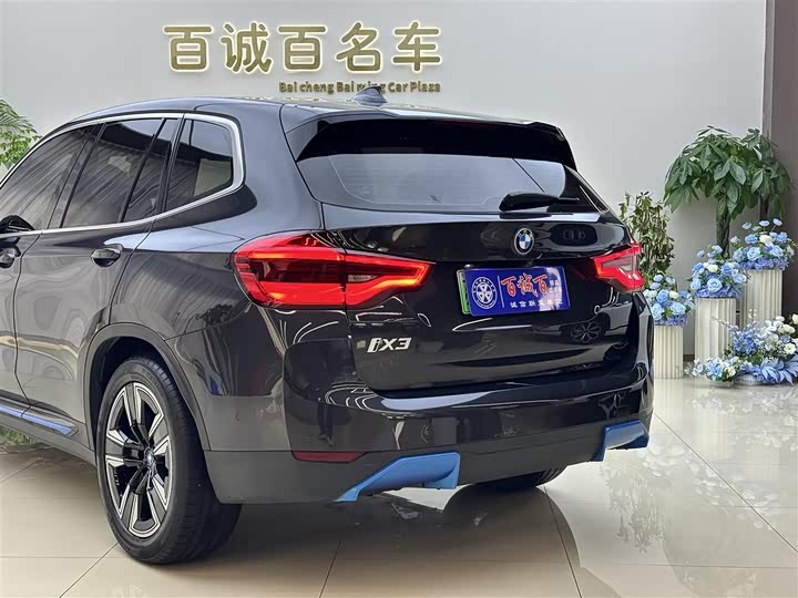 Фото 8 - BMW iX3