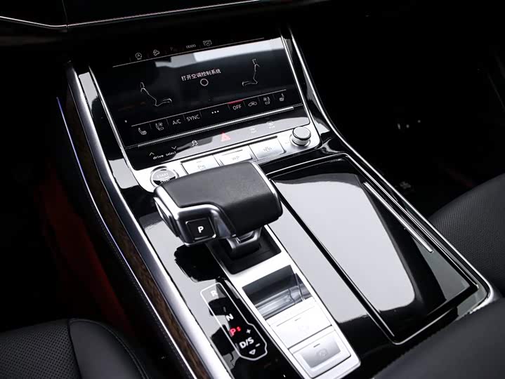 Фото 9 - Audi Q7