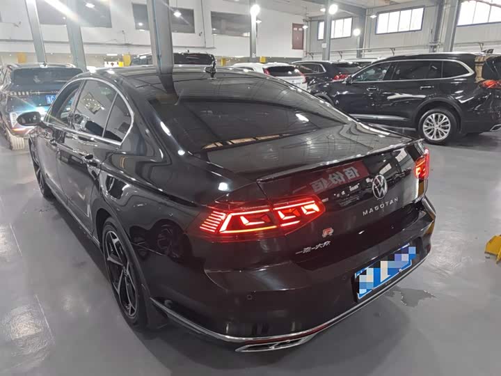 Фото 5 - Volkswagen Magotan