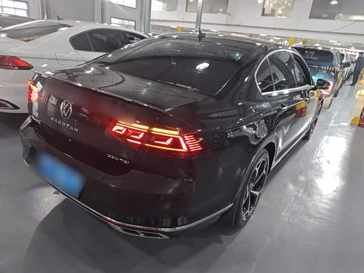 Фото 7 - Volkswagen Magotan