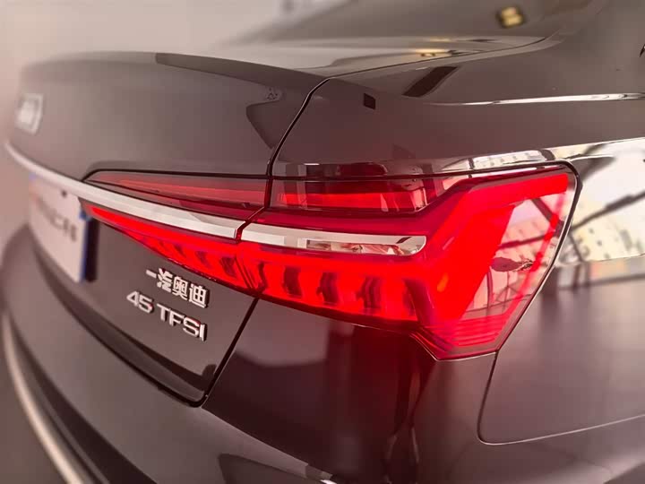 Фото 5 - Audi A6L