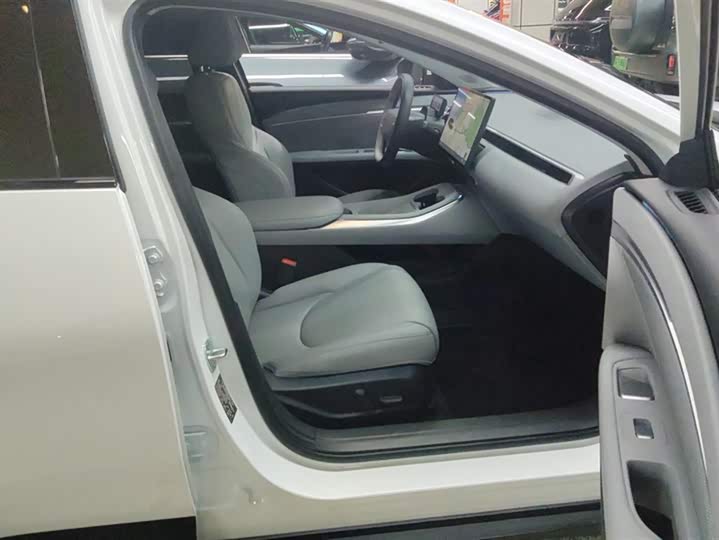 Фото 8 - XPeng Mona M03