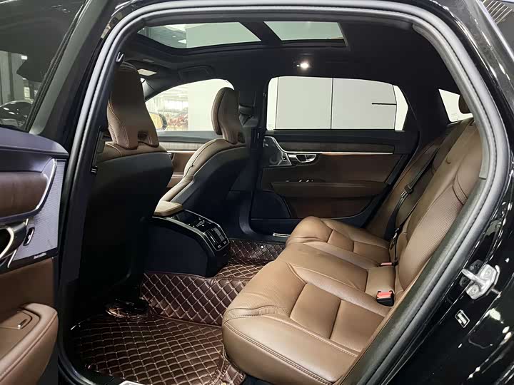 Фото 8 - Volvo S90