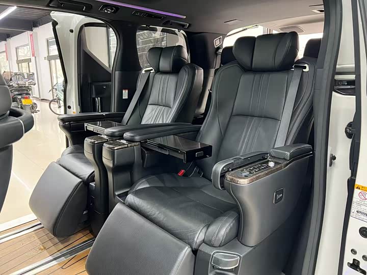 Фото 7 - Toyota Alphard