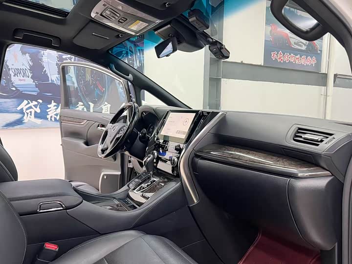 Фото 8 - Toyota Alphard