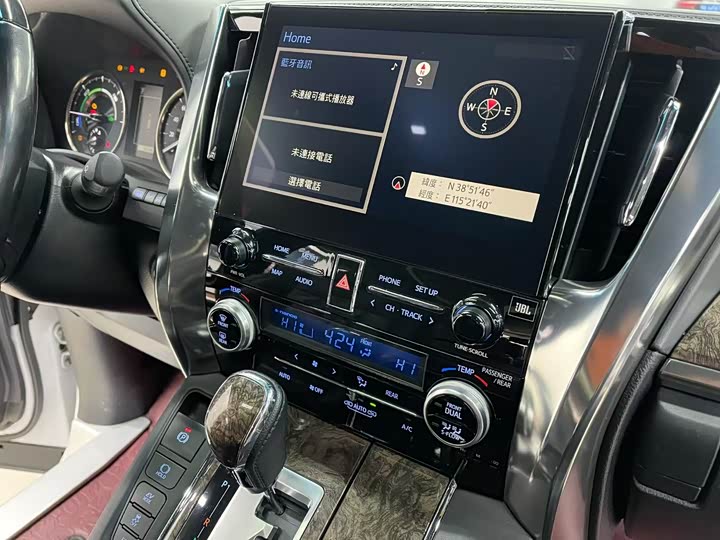 Фото 9 - Toyota Alphard