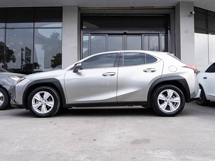 Фото 4 - Lexus UX
