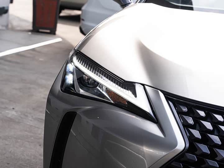 Фото 6 - Lexus UX