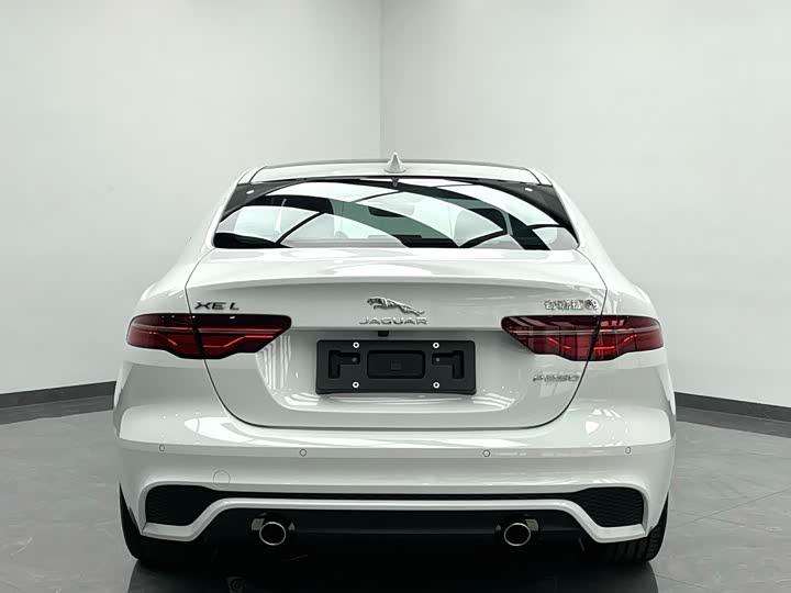 Фото 7 - Jaguar XE L