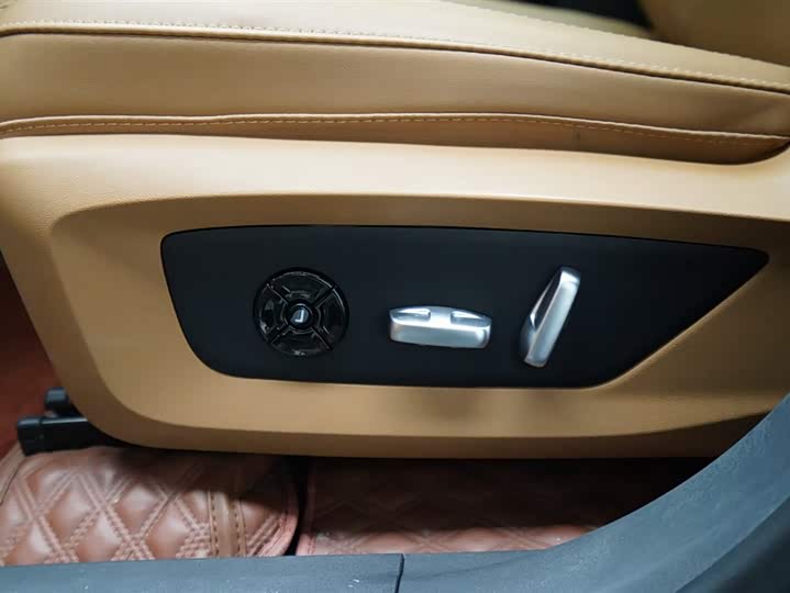 Фото 6 - LiXiang One