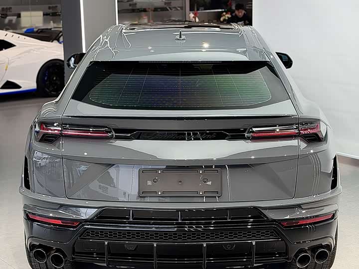 Фото 3 - Lamborghini Urus