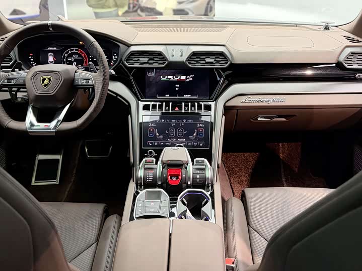 Фото 6 - Lamborghini Urus