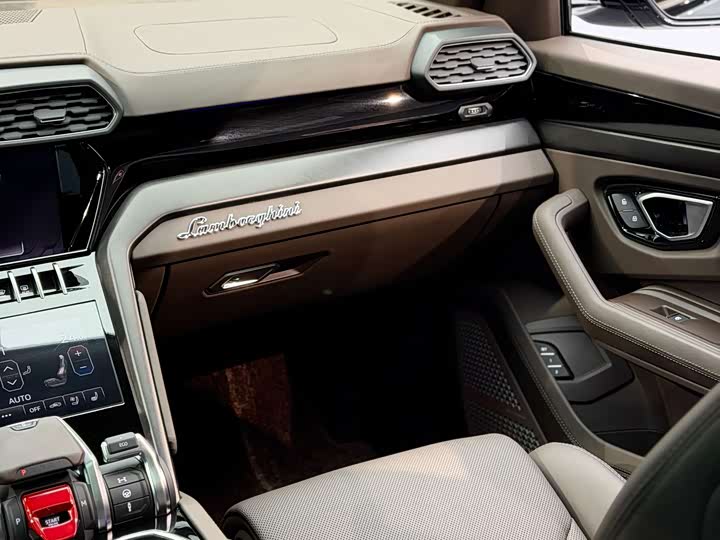 Фото 7 - Lamborghini Urus