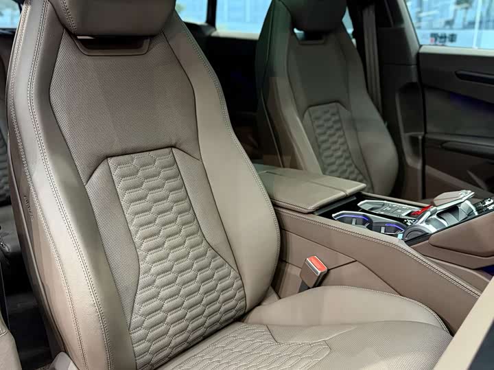 Фото 8 - Lamborghini Urus