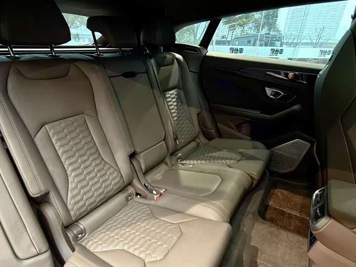 Фото 9 - Lamborghini Urus