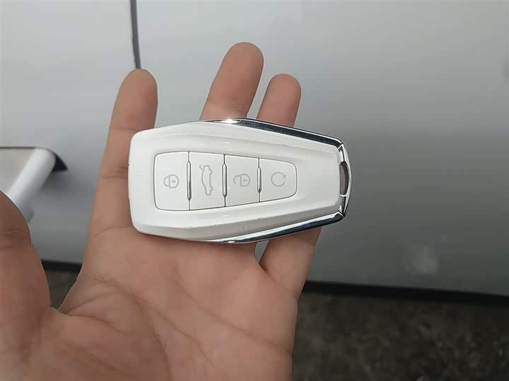 Фото 9 - Geely Icon