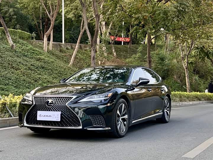 Фото 1 - Lexus LS