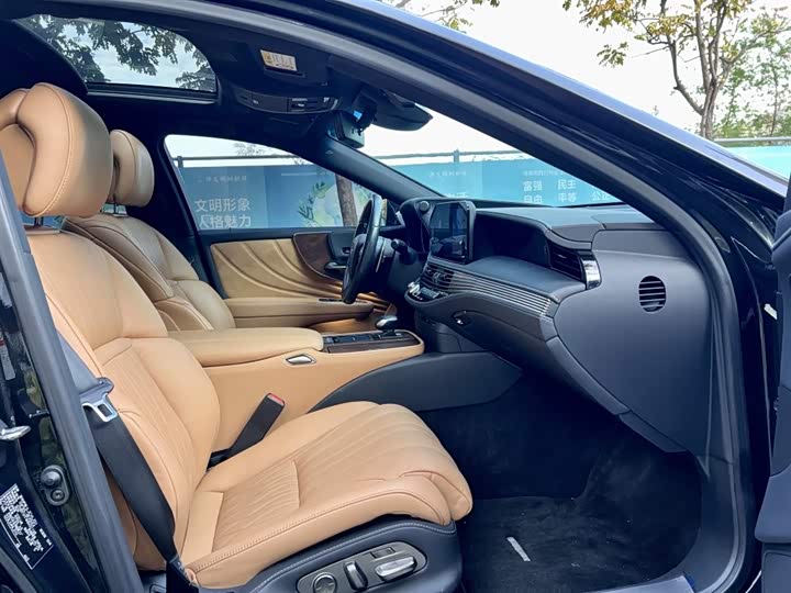 Фото 7 - Lexus LS