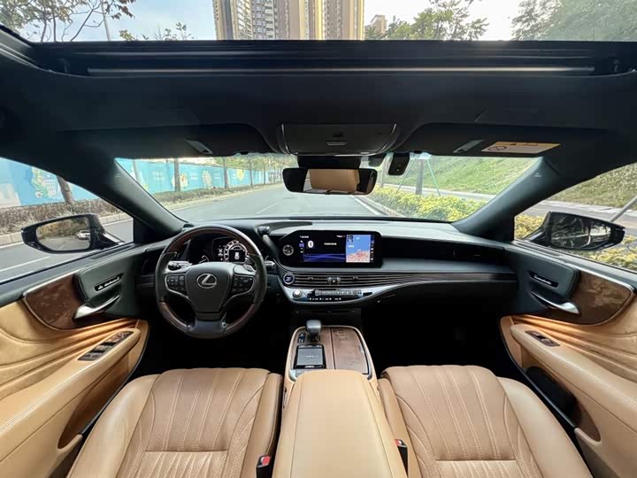 Фото 8 - Lexus LS