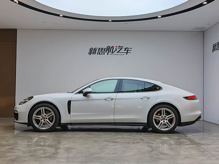 Фото 3 - Porsche Panamera