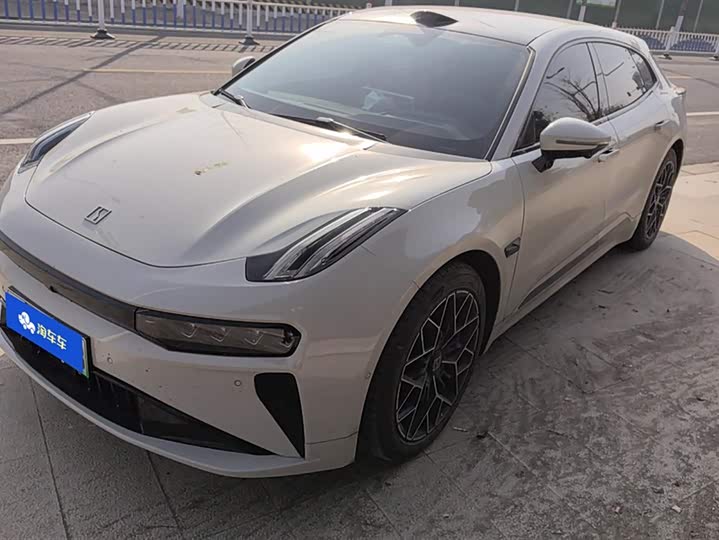 Фото 1 - Zeekr 001