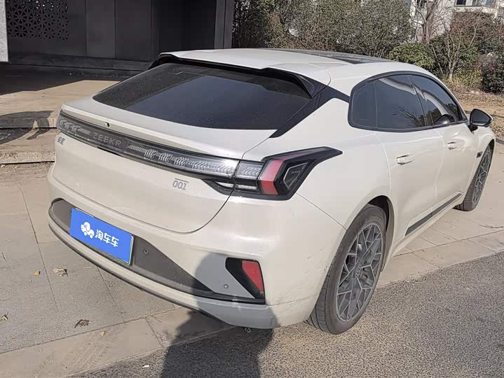 Фото 3 - Zeekr 001