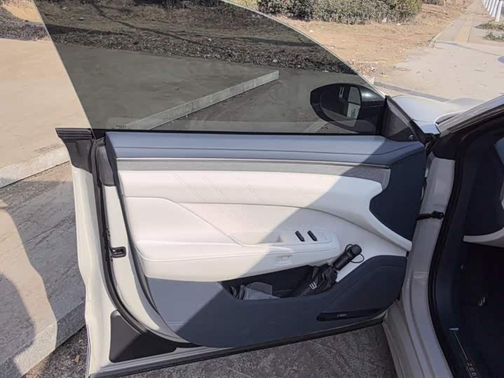 Фото 7 - Zeekr 001