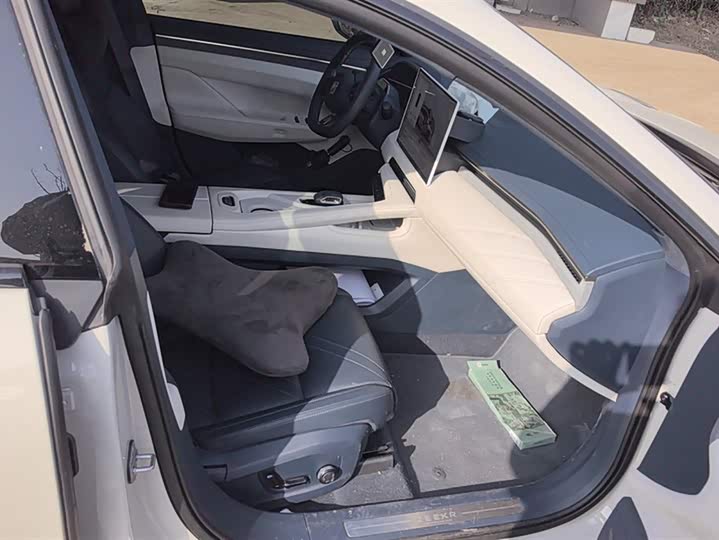 Фото 8 - Zeekr 001