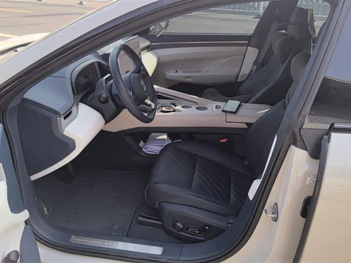 Фото 9 - Zeekr 001