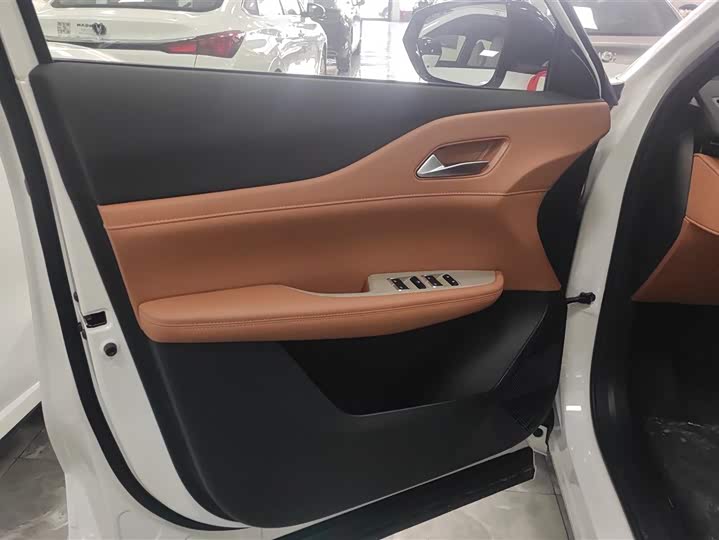 Фото 7 - Changan UNI-Z Hybrid