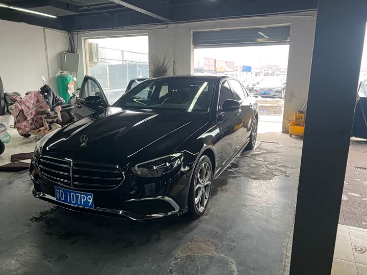 Photo 1 - Mercedes-Benz E-Class