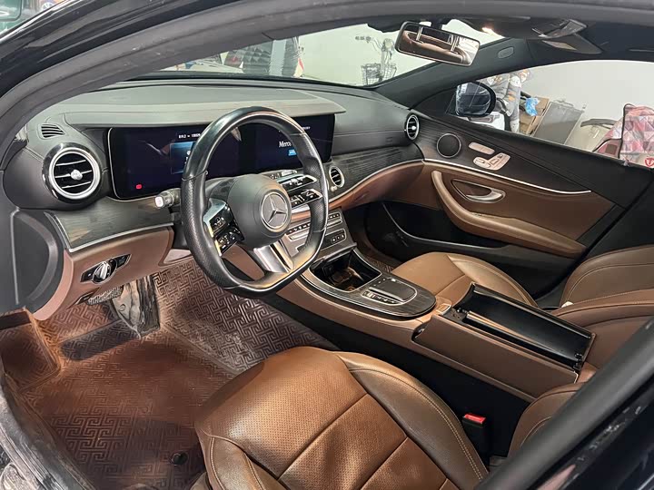 Photo 3 - Mercedes-Benz E-Class