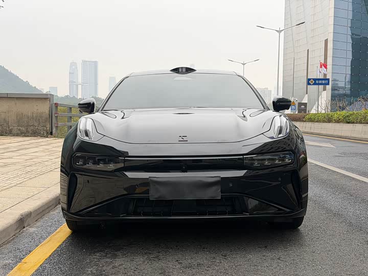 Фото 2 - Zeekr 001