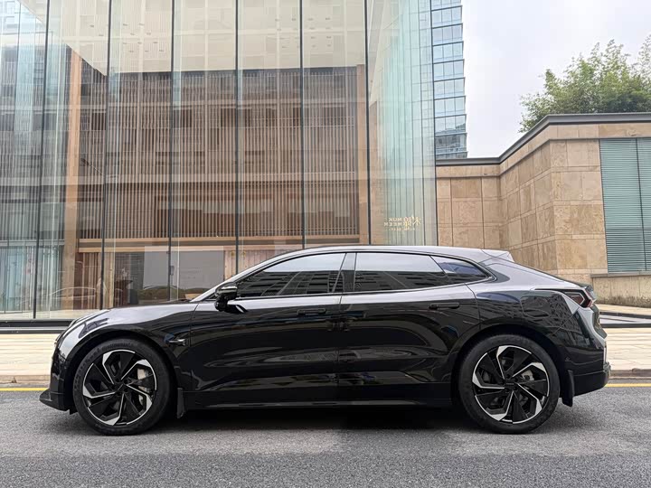 Фото 3 - Zeekr 001