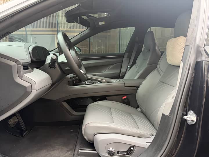 Фото 7 - Zeekr 001