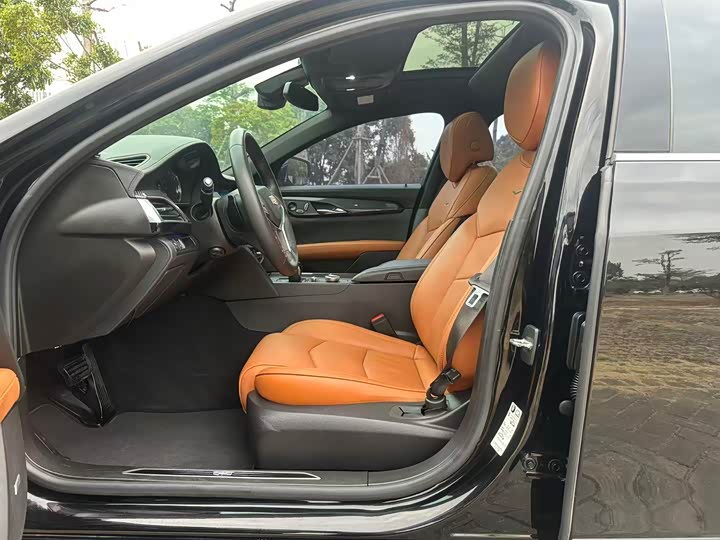 Фото 8 - Cadillac CT6