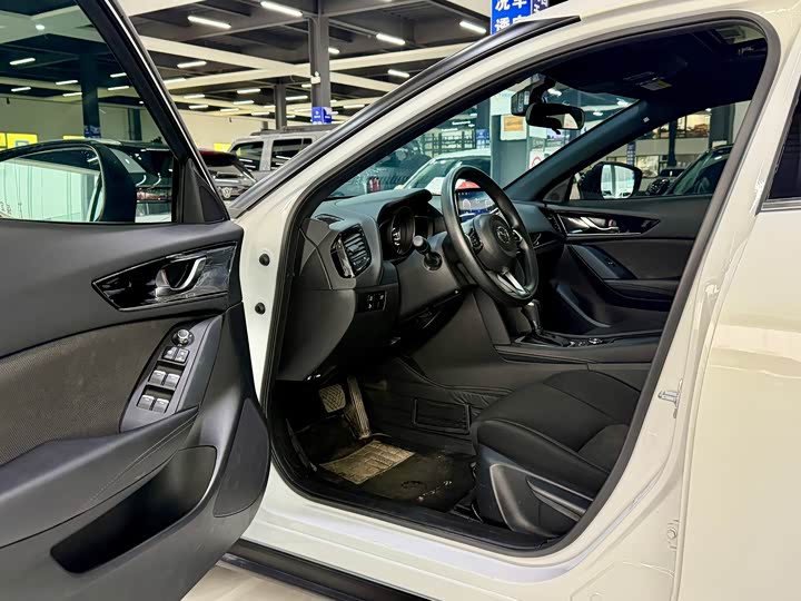 Фото 4 - Mazda CX-4